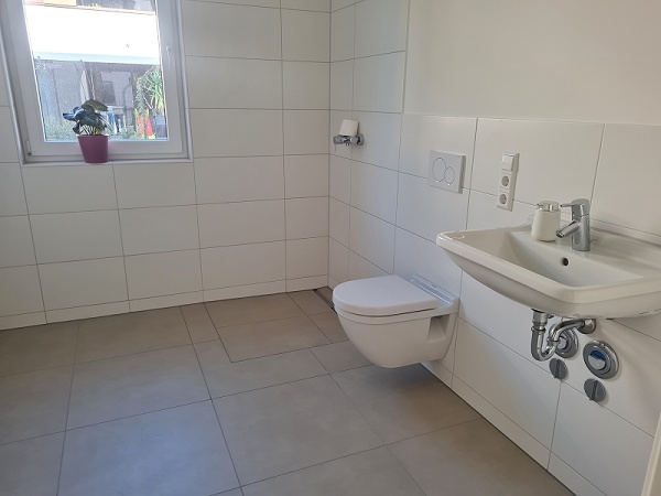 Bad mit Dusche B�ro / Praxis Schallstadt