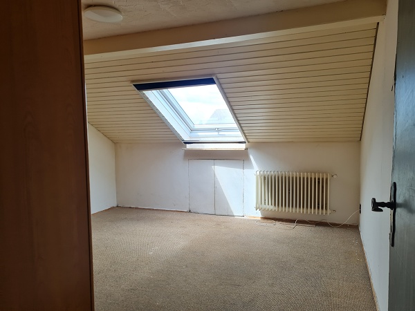 Zimmer DG Mehrfamilienhaus Schliengen