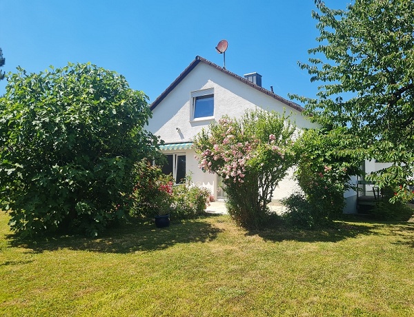 Ansicht 1 Breisach Einfamilienhaus Einfamilienhaus mit Potential und herrlichem Garten in Breisach